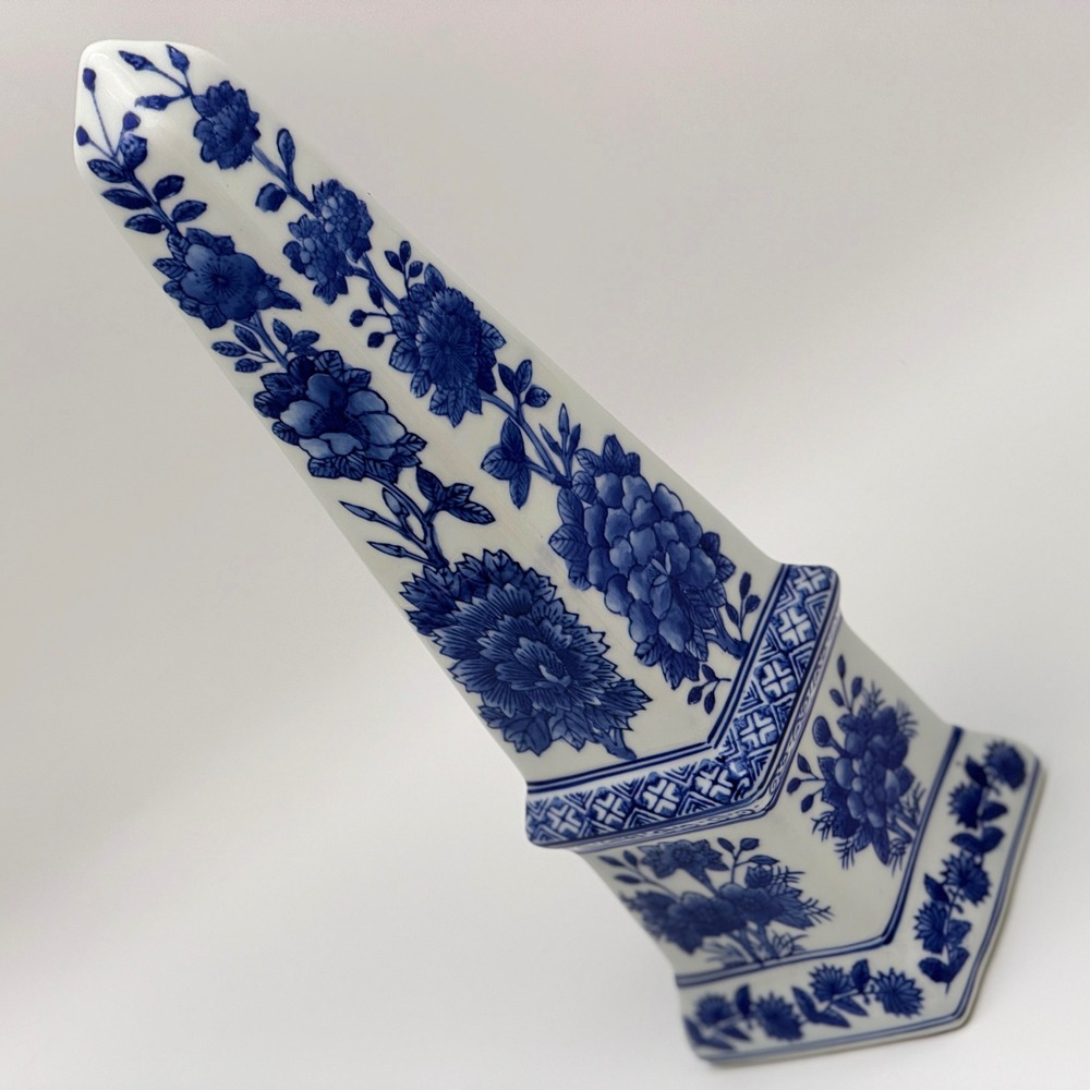 Vintage Blue and White Porcelain Floral Obelisk Chinoiserie Tower 13.5 Inch - Picture 11 of 16